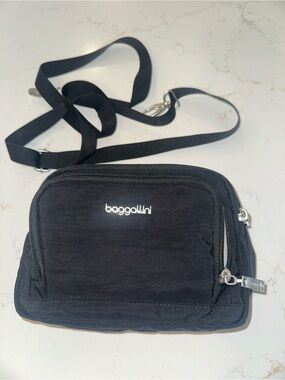 Baggallini Black Compact Crossbody Organizer